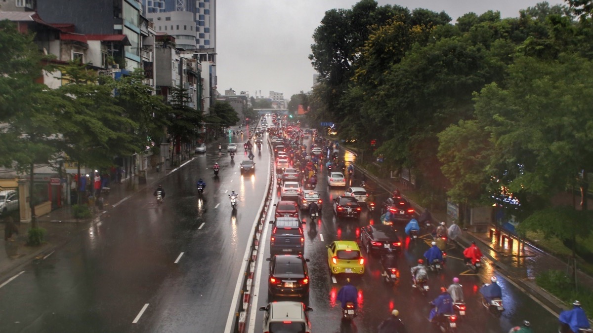 Hầu hết các khu vực ngày nắng, chiều tối và đêm có mưa dông vài nơi