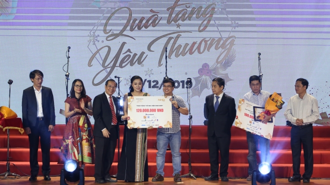 Đêm nhạc gây quỹ từ thiện 'Quà tặng Giáng sinh 2020 - Ánh sáng Tình yêu'