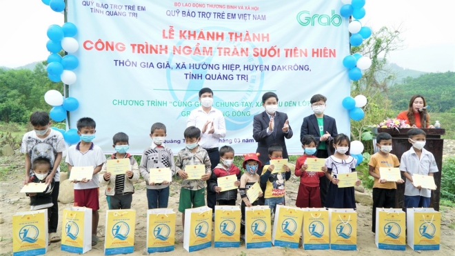 Khánh thành cây cầu thứ 6 thuộc dự án 'Xây cầu đến lớp'