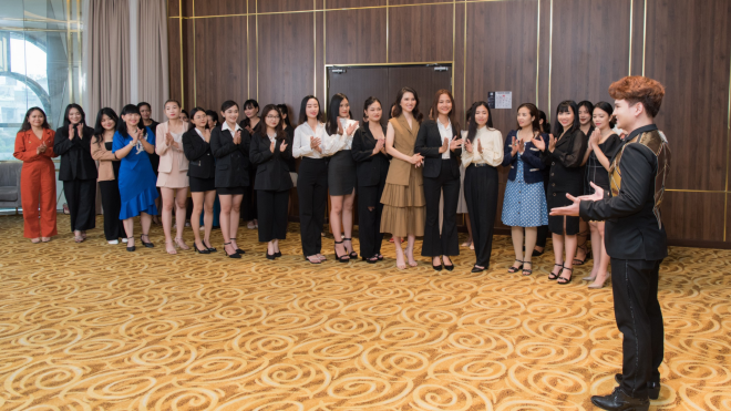 Thí sinh Hoa Hậu Doanh Nhân Việt Nam Quốc Tế 2022 chia sẻ cảm xúc vỡ oà trong buổi gặp mặt