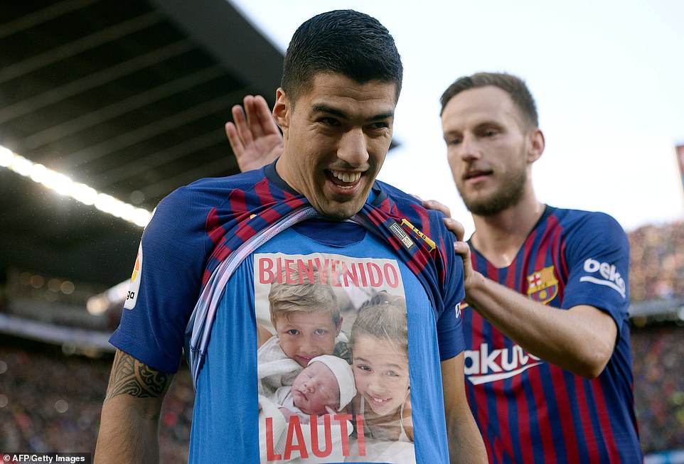 Video bàn thắng Barcelona 5-1 Real Madrid: Suarez nhấn chìm Real với một hat-trick