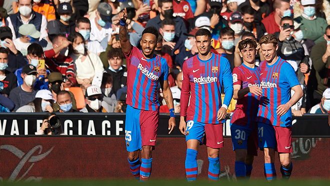 Valencia 1-4 Barcelona: Aubameyang lập cú đúp, Pedri ghi siêu phẩm