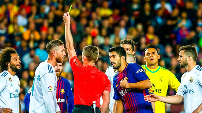 Barcelona 2-2 Real Madrid: Trọng tài mắc liên tiếp sai lầm, trận đấu bị bẻ vụn