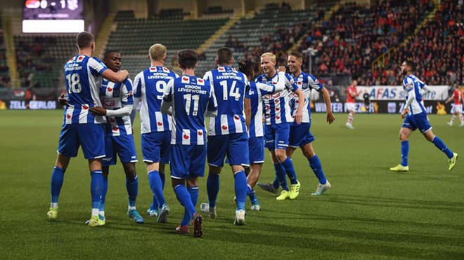 Bong da, bóng đá, bong da hom nay, lich thi dau bong da hom nay, kết quả AZ Alkmaar Heerenveen, AZ 2-4 Heerenveen, Văn Hậu dự bị, hậu vệ trái, Công Phượng, bóng đá Hà Lan